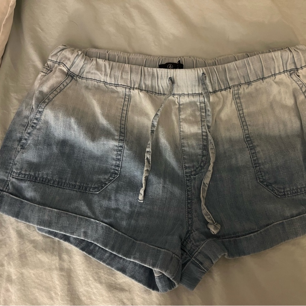 Women’s Volcom blue shorts size small